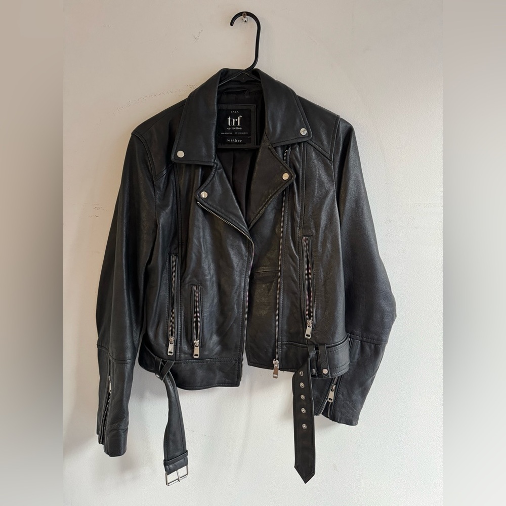 Zara Genuin Leather Jacket
Size M
